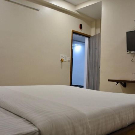 Hotel Royal Residency コルカタ エクステリア 写真